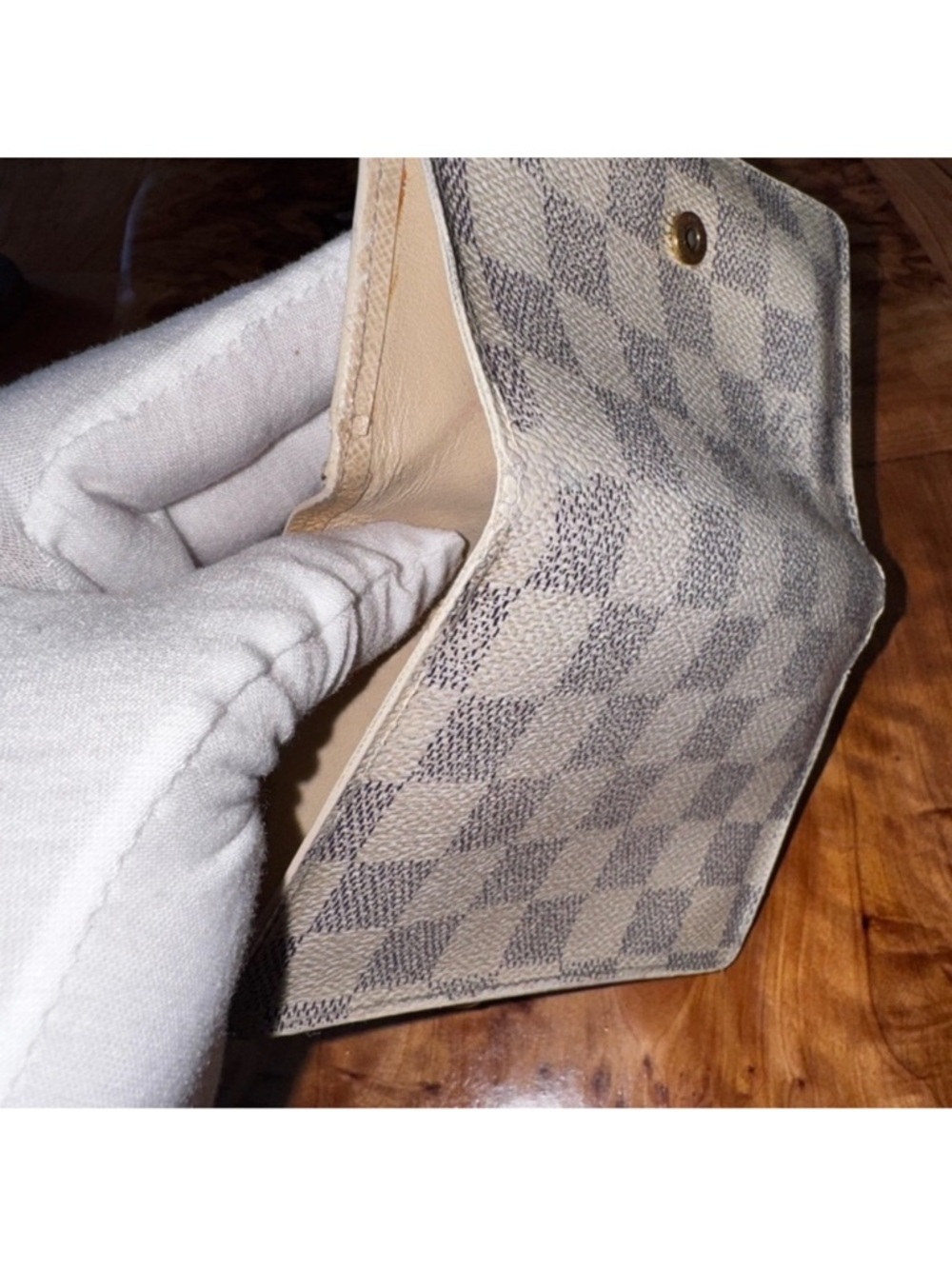 Louis Vuitton
Louis Vuitton French Purse wallet damier From the 2007 Collection - Picture 11 of 15